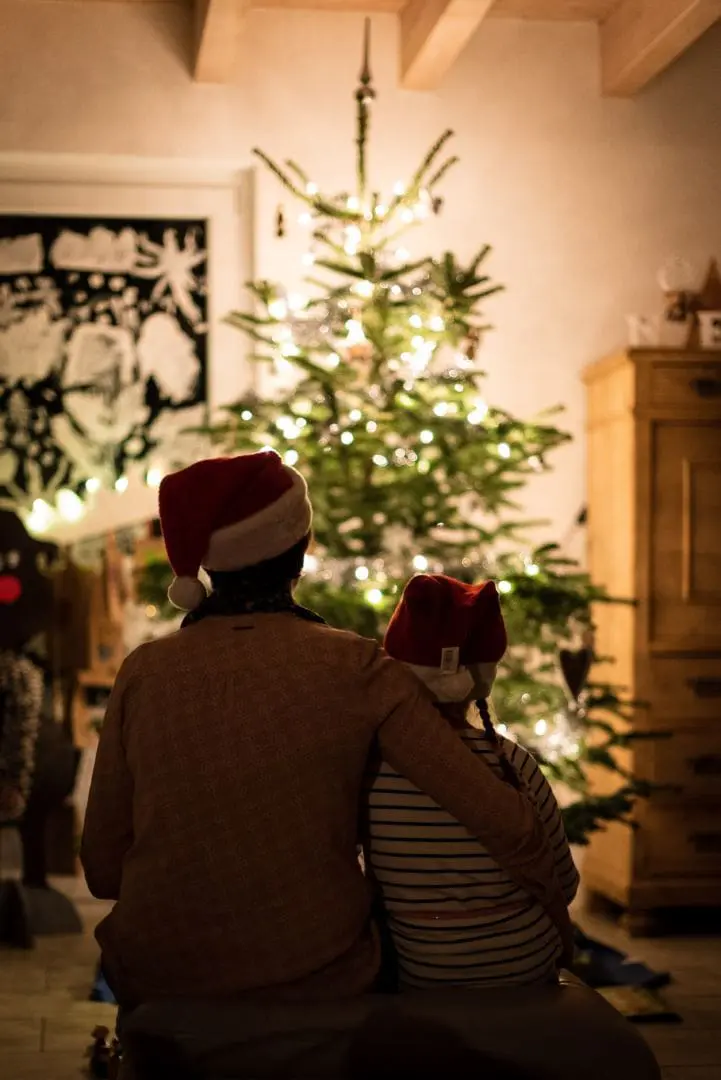 HOA Christmas: tips to safely celebrate at home