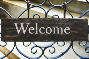 10 Key Tips for a Standout HOA Welcome Packet