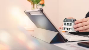 White male using property inspection software on Ipad